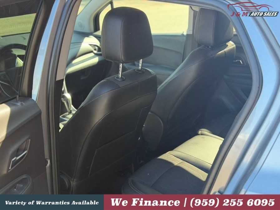 Used 2020 Chevrolet Trax LT w/ LT Convenience Package AWD/4WD image 11
