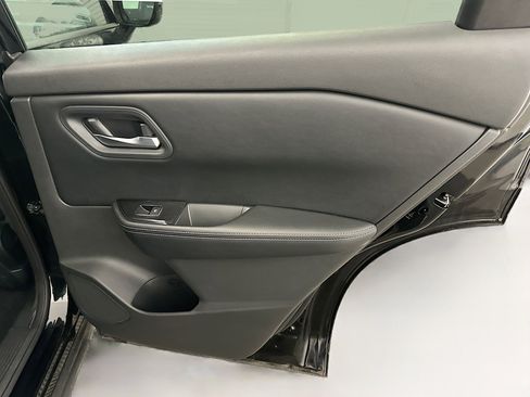 Used 2025 Nissan Rogue SV image 31