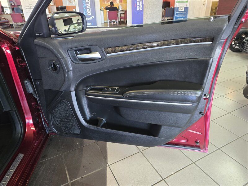 Used 2017 Chrysler 300 C w/ Harman/Kardon Audio Group RWD image 12