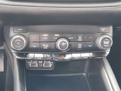 Used 2022 Dodge Durango SXT image 19