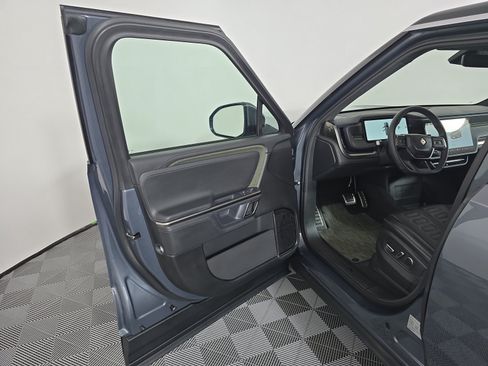 Used 2024 Rivian R1S Adventure Dual AWD/4WD image 16