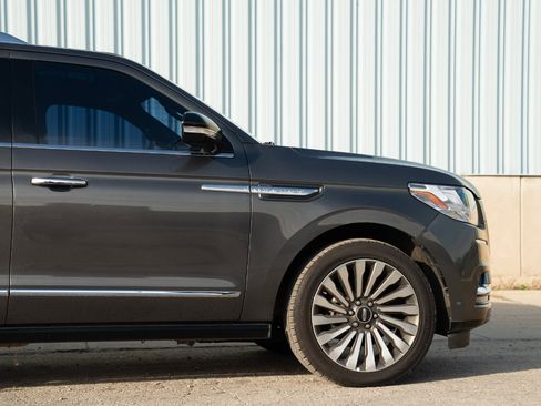 Used 2018 Lincoln Navigator Reserve w/ Technology Package image 11