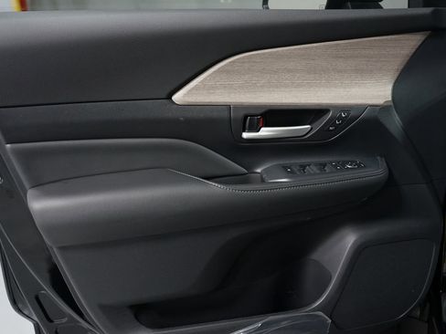 New 2026 Toyota Grand Highlander Platinum image 32