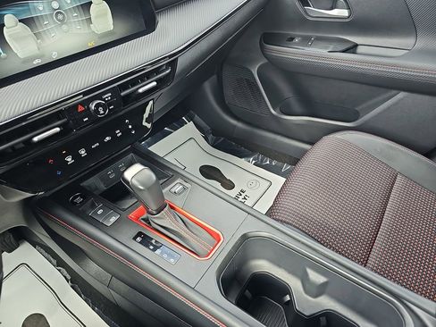 Used 2025 Nissan Kicks SR image 27