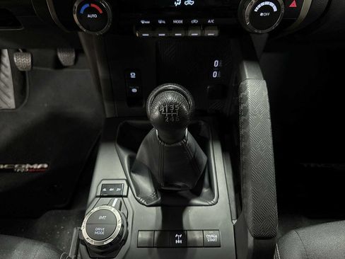 Used 2025 Toyota Tacoma TRD Off-Road AWD/4WD image 30