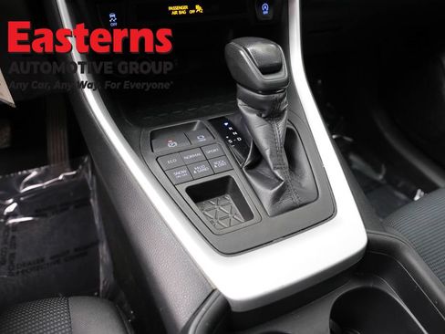 Used 2020 Toyota RAV4 LE w/ All Weather Liner Package AWD/4WD image 12