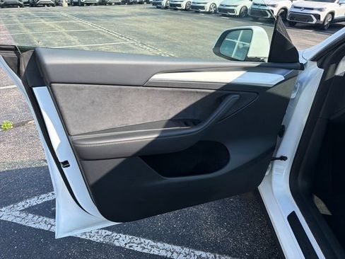 Used 2023 Tesla Model Y Long Range AWD/4WD image 10