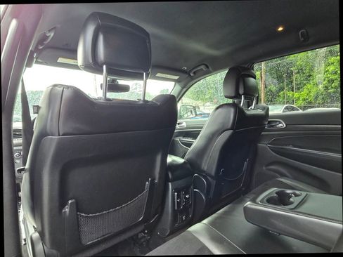 Used 2017 Jeep Grand Cherokee Altitude RWD image 13