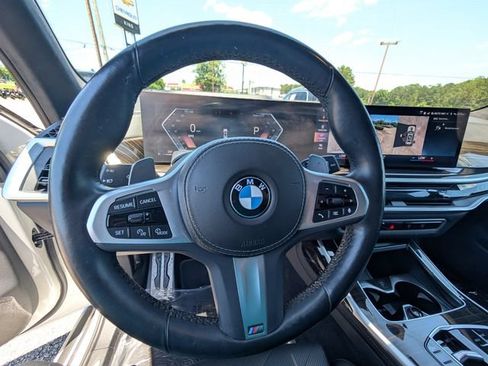 Used 2023 BMW X7 xDrive40i w/ M Sport Package AWD/4WD image 22