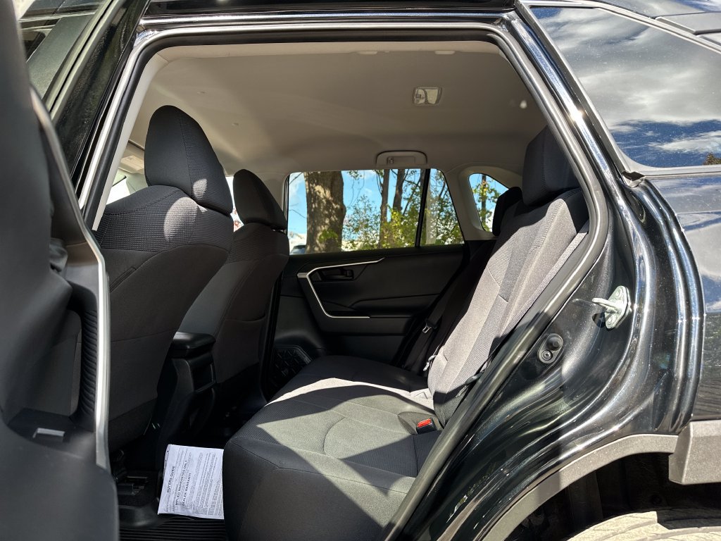 Used 2019 Toyota RAV4 LE AWD/4WD image 19