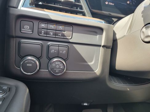 Certified 2025 Chevrolet Suburban High Country image 18