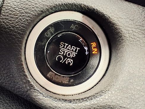 Used 2015 Chrysler 200 S FWD image 19