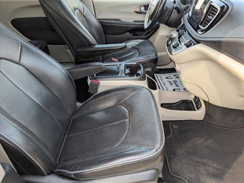 Used 2018 Chrysler Pacifica Limited w/ Advanced Safetytec Group image 23
