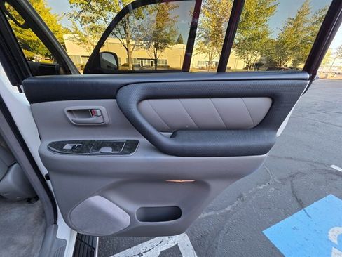 Used 2003 Toyota Land Cruiser w/ Convenience Pkg AWD/4WD image 54