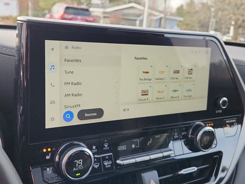 Used 2023 Toyota Highlander Platinum image 19