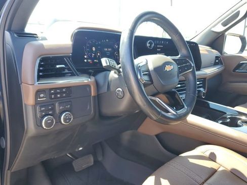 Used 2025 Chevrolet Tahoe High Country AWD/4WD image 18