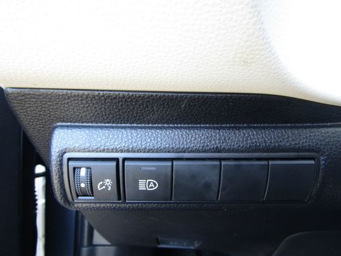 Used 2022 Toyota Corolla LE image 28