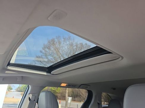 Used 2024 Toyota Sienna XLE image 24