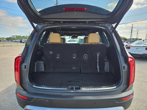 Used 2022 Kia Telluride SX w/ Towing Package FWD image 4