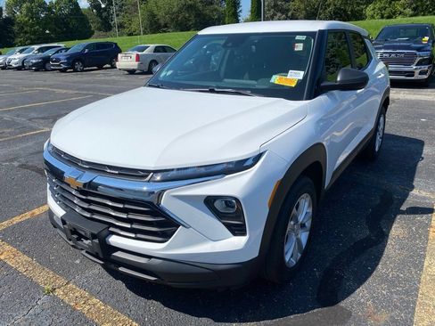 Used 2024 Chevrolet TrailBlazer LS w/ LS Convenience Package FWD image 2