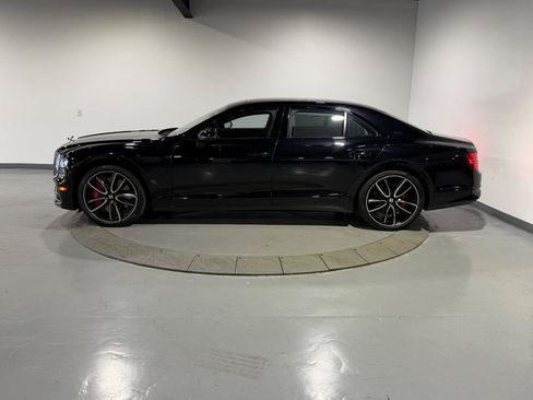 Used 2024 Bentley Flying Spur V8 AWD/4WD image 18