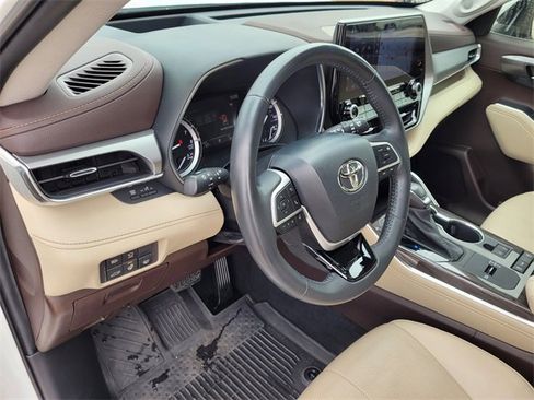 Used 2022 Toyota Highlander Platinum image 20