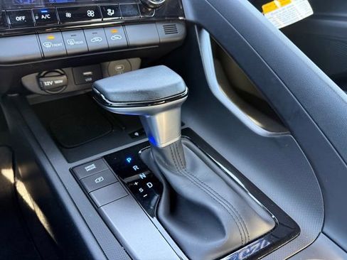 Used 2025 Hyundai Elantra Sport image 12