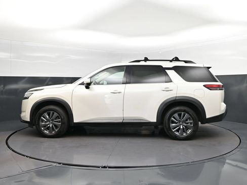 Used 2022 Nissan Pathfinder SV FWD image 4