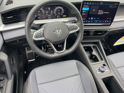 New 2026 Volkswagen Tiguan SE R-Line FWD image 33