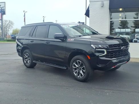 Used 2023 Chevrolet Tahoe Z71 w/ Luxury Package AWD/4WD image 3