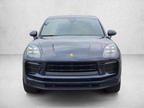 Used 2022 Porsche Macan AWD/4WD image 2