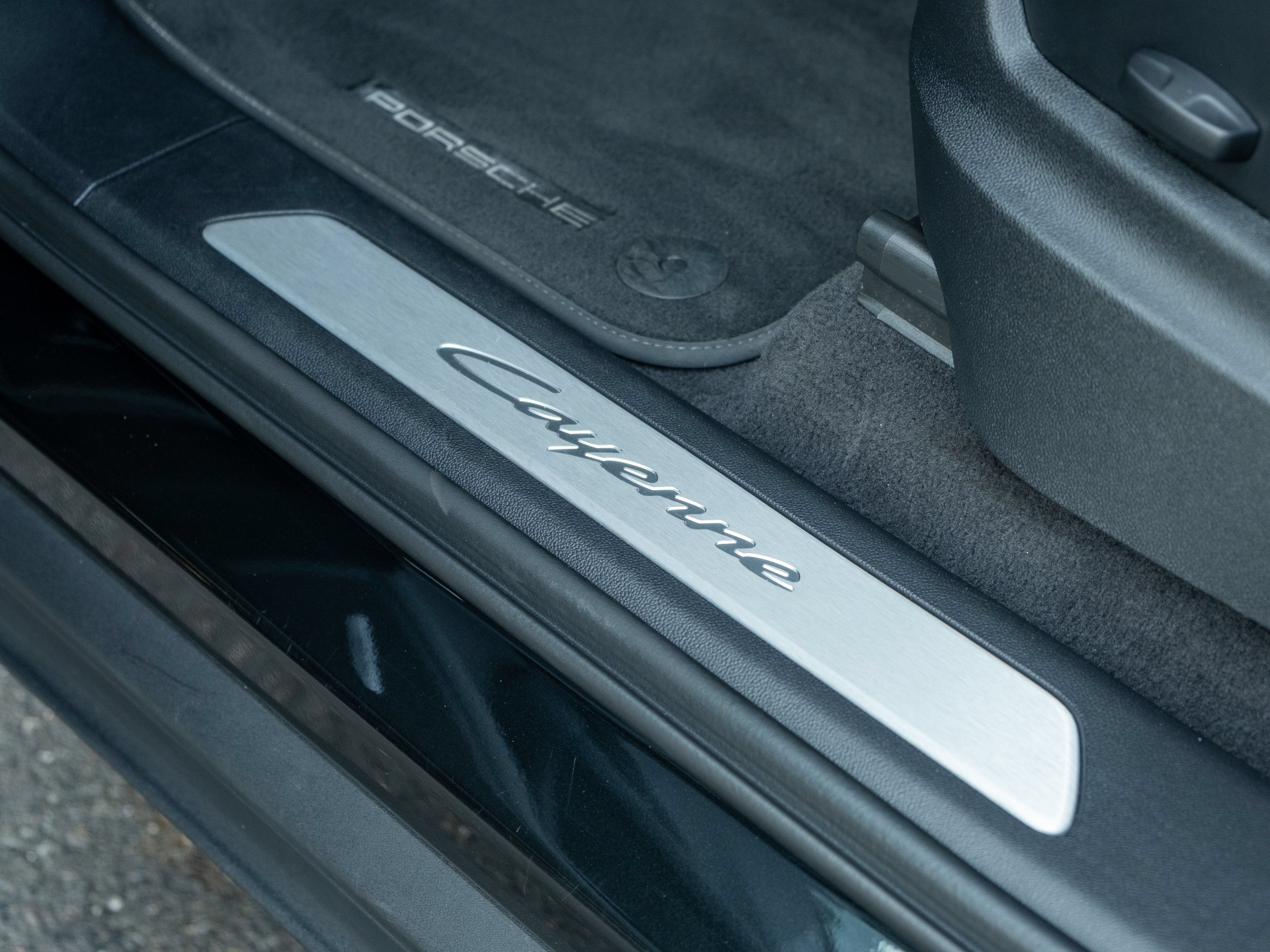 Certified 2025 Porsche Cayenne AWD/4WD image 38