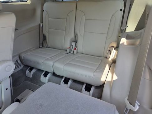 Used 2023 GMC Acadia Denali w/ Denali Technology Package FWD image 9