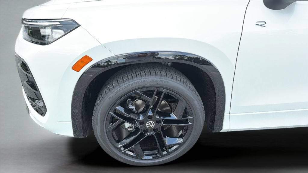New 2026 Volkswagen Tiguan SE R-Line FWD image 38