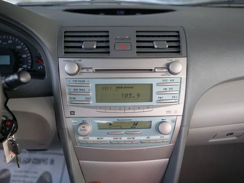 Used 2009 Toyota Camry XLE FWD image 18