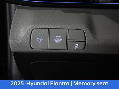 Used 2025 Hyundai Elantra Limited FWD image 10