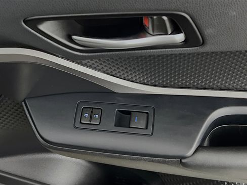 Used 2021 Toyota C-HR LE image 31