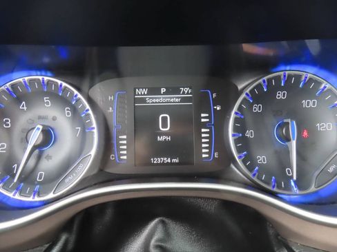 Used 2020 Chrysler Voyager Lxi FWD image 45