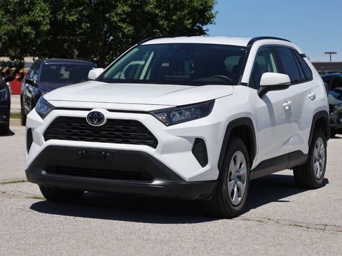 Used 2019 Toyota RAV4 LE AWD/4WD image 6