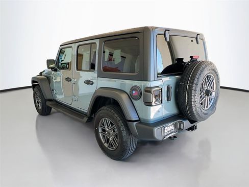 Used 2024 Jeep Wrangler Unlimited Sport AWD/4WD image 10