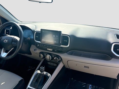 Used 2024 Hyundai Venue SEL FWD image 29