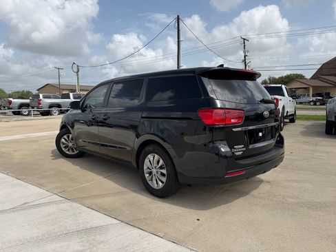 Used 2021 Kia Sedona LX FWD image 4