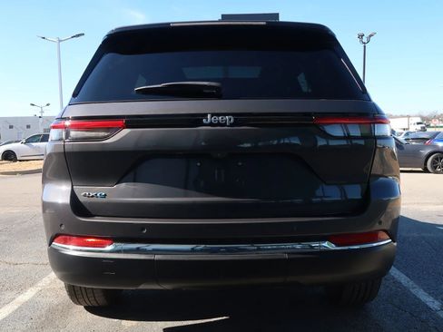 Used 2024 Jeep Grand Cherokee Limited 4xe image 10