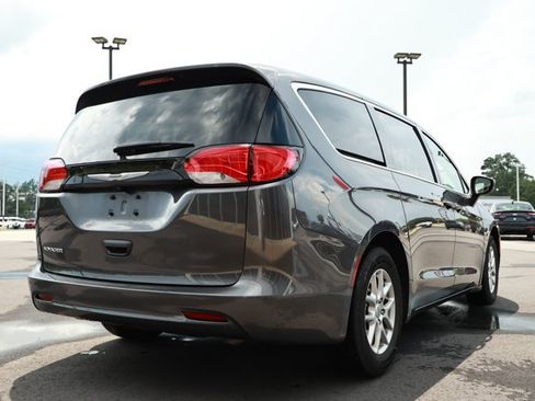 Certified 2023 Chrysler Voyager LX FWD image 6