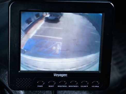 Used 2015 Ford F650 2WD Crew Cab Super Duty image 38