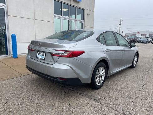 Used 2025 Toyota Camry LE image 5