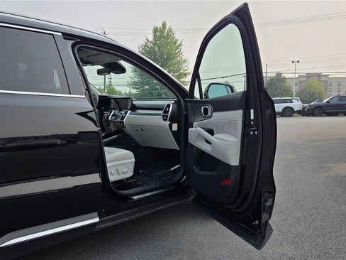 Certified 2023 Kia Sorento SX Prestige w/ Panoramic Sunroof Package AWD/4WD image 33