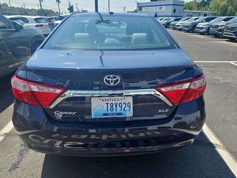 Used 2017 Toyota Camry XLE w/ Moonroof Package FWD image 9