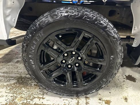 Used 2023 Chevrolet Silverado 1500 Custom Trail Boss w/ LPO, Dark Essentials Package image 21