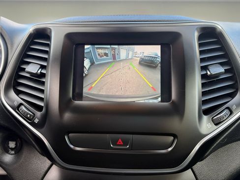 Used 2019 Jeep Cherokee Latitude Plus w/ Cold Weather Group image 26